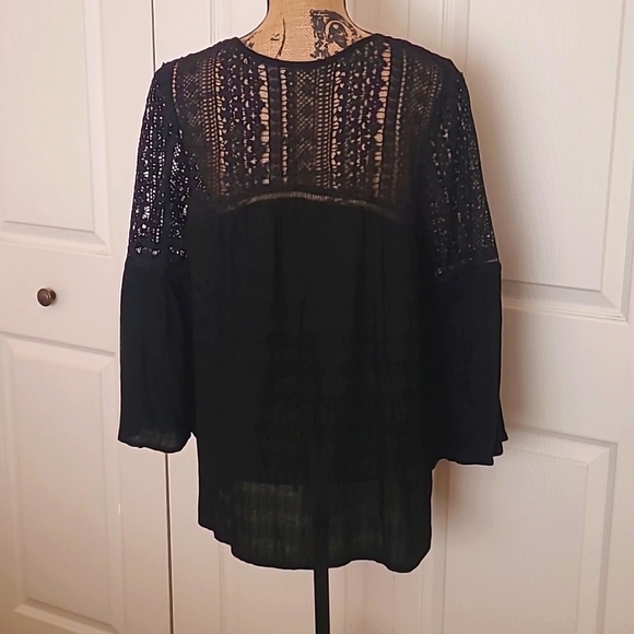 🖤  Black Lace Blouse - Picture 4 of 4